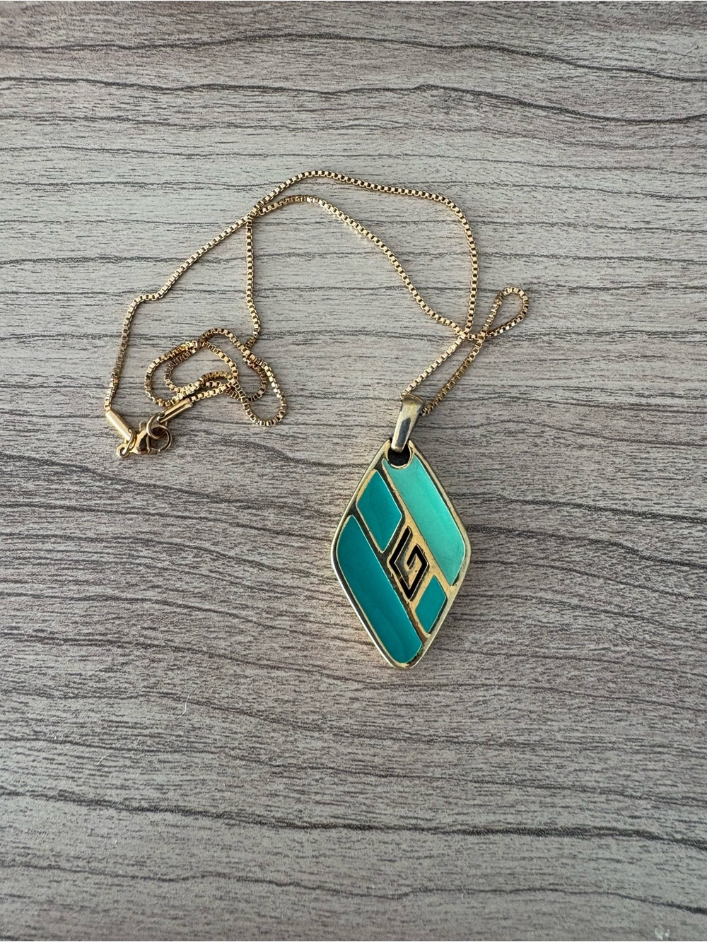 Givenchy 70s vintage Pendant Enamel Gold Pendant + chain